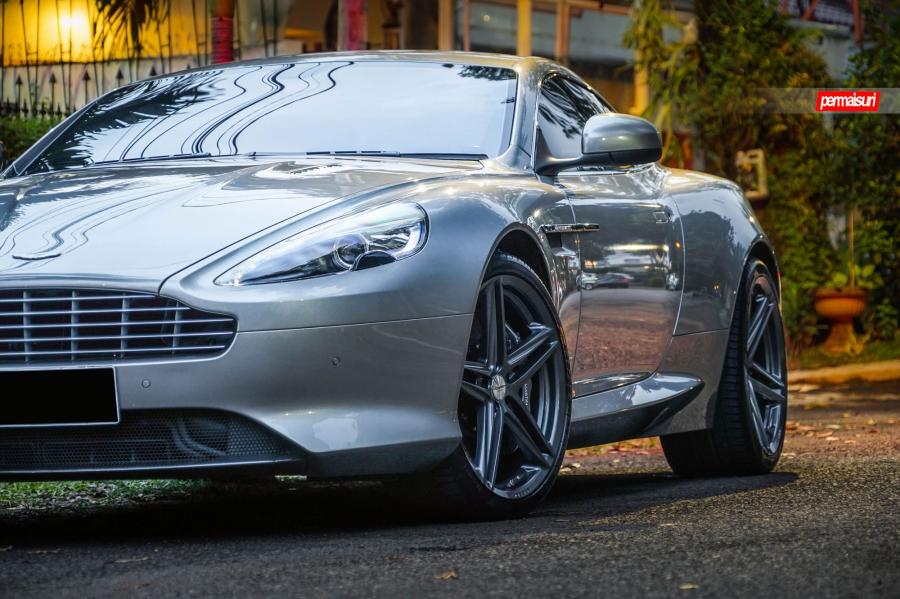 Детали экстерьера Aston Martin DB9 on Vossen Wheels (VFS5) 2017 года  (фото 3 из 11)